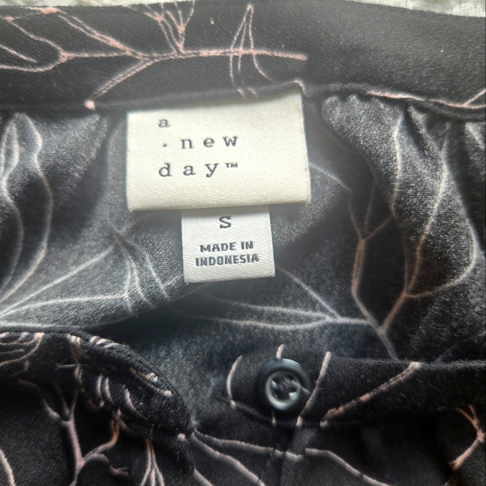 A New Day. Elegant Black and White Leaf Print Dress. Size S - Picture 5 of 7